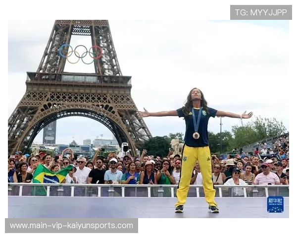 奥运冠军机场被粉丝包围：激情与荣耀的瞬间