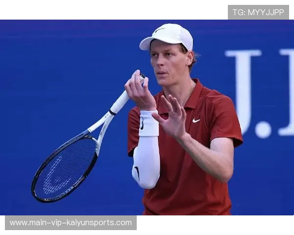 辛纳底线抽球逼迫对手，排名稳居世界第二